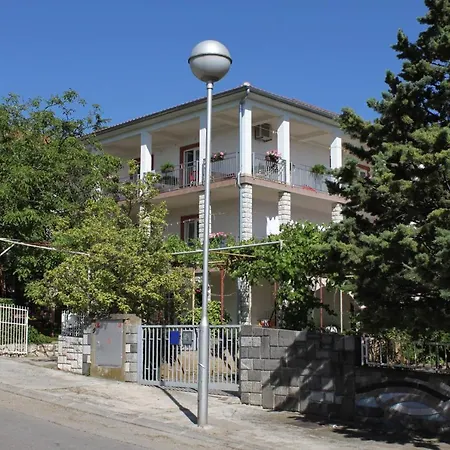 2379b Διαμέρισμα *